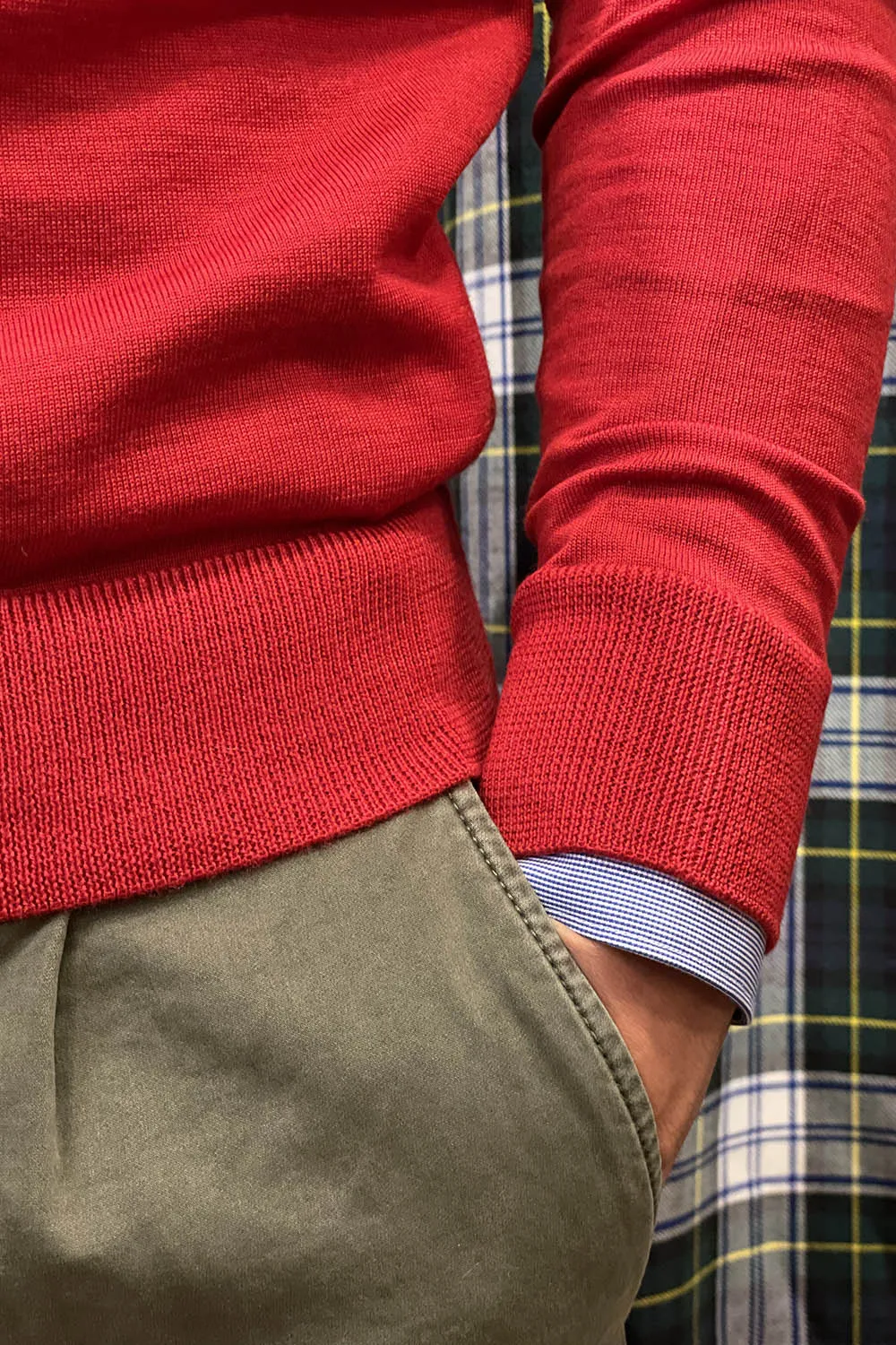 MAGLIONE A V MERINOS EXTRAFINE ROSSO