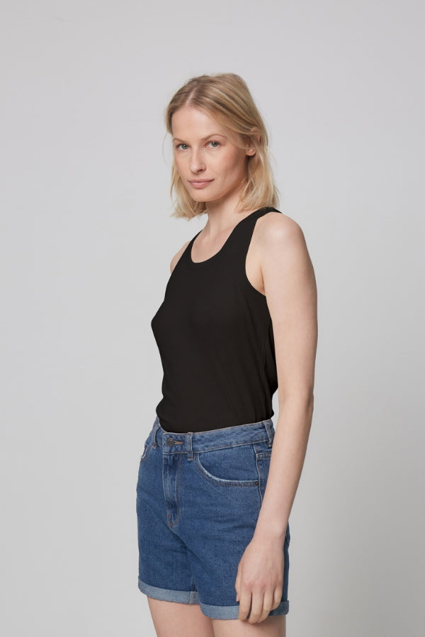 Majestic Lyocell Ribbed Scoop Neck Tank in Noir