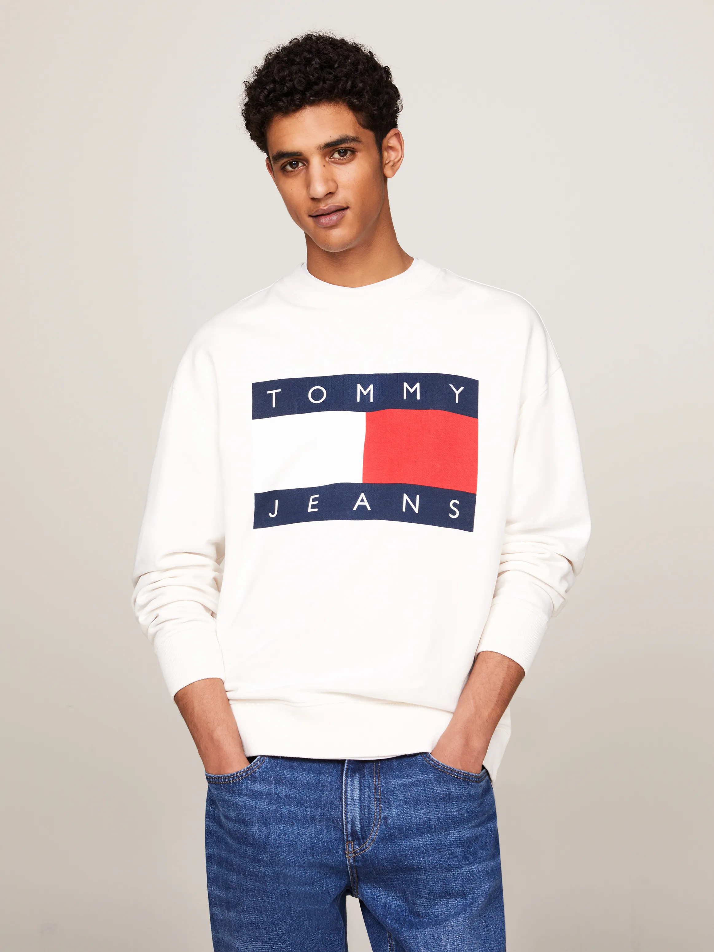 Oversized Flag Relaxed Fit Sweatshirt | Sweatshirts & Hoodies | Tommy Jeans