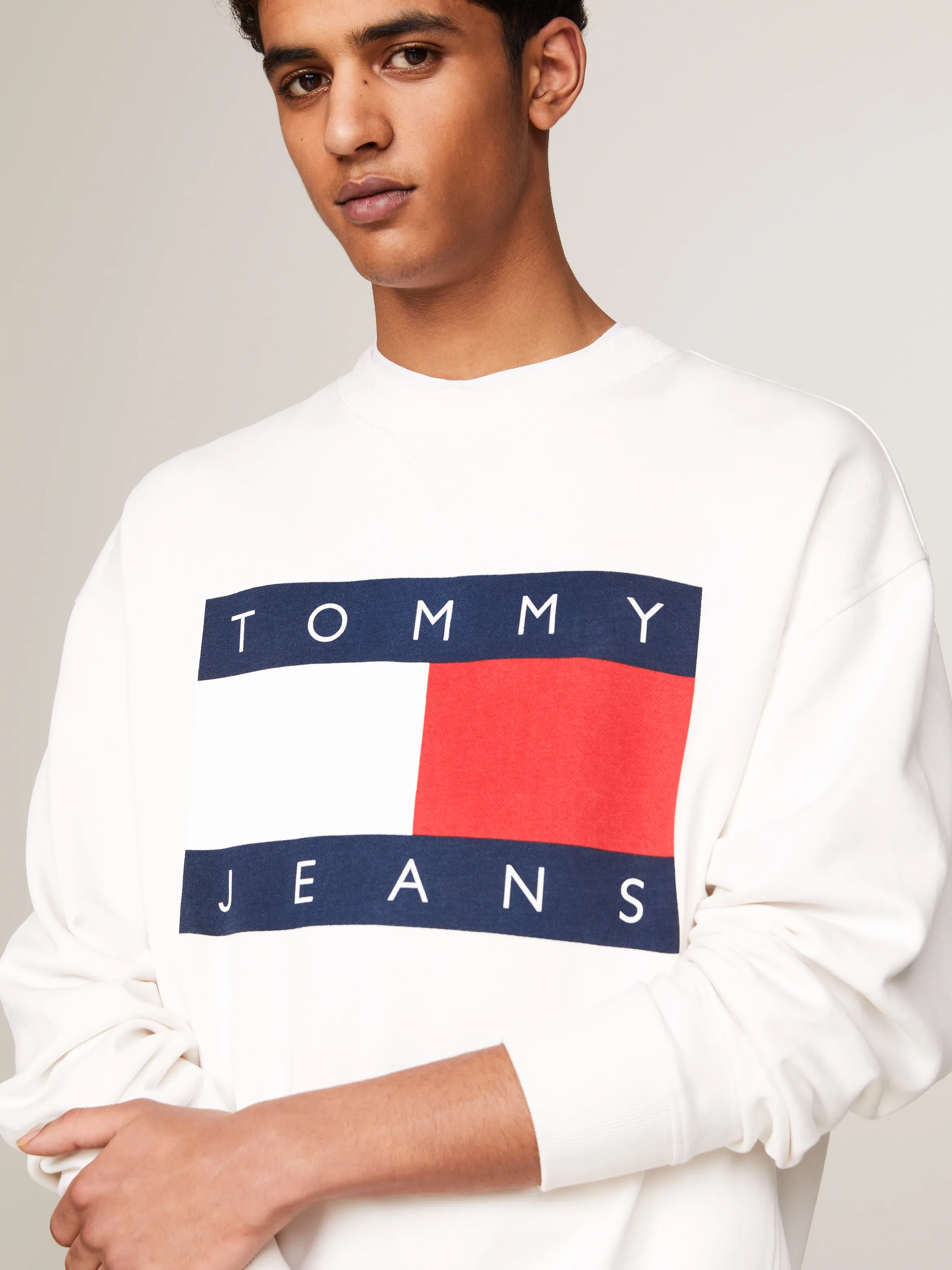 Oversized Flag Relaxed Fit Sweatshirt | Sweatshirts & Hoodies | Tommy Jeans