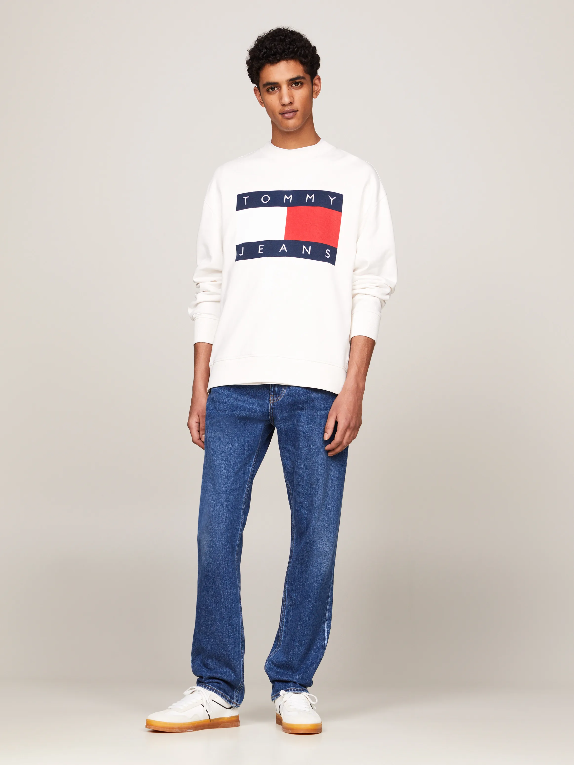 Oversized Flag Relaxed Fit Sweatshirt | Sweatshirts & Hoodies | Tommy Jeans